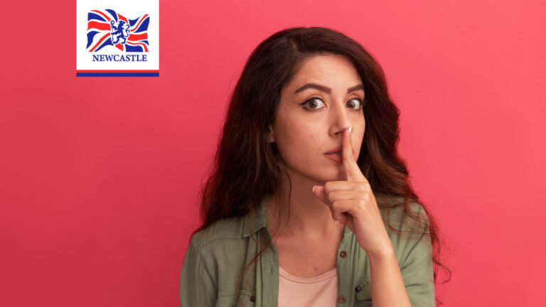 Em off – Como se diz em Inglês?